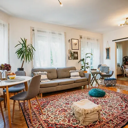 Bohemia アパート エゲル