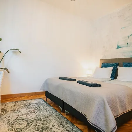 Bohemia アパート エゲル